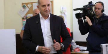 Εκλογές στη Βουλγαρία: Πρώτος ο ρωσόφιλος Ράντεφ με 37%, σύμφωνα με τα exit polls