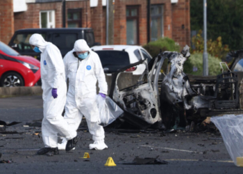 Έκρηξη αυτοκινήτου στο Μπέλφαστ: Για δράση «του νέου IRA» μιλούν οι Αρχές - Βίντεο