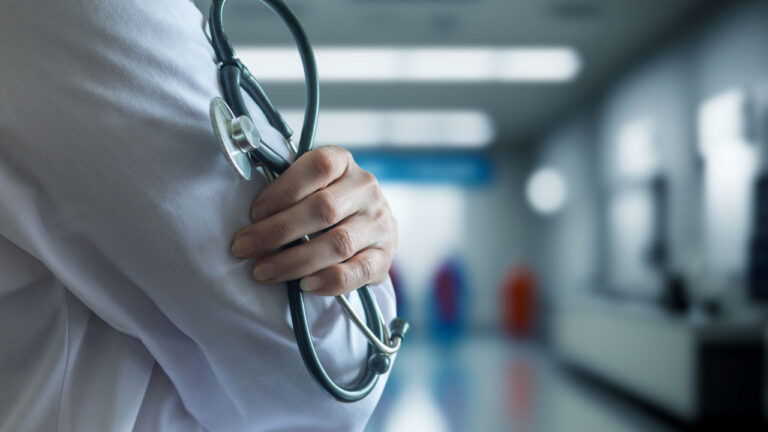 Έλληνες επαγγελματίες υγείας εκπαιδεύτηκαν στις βασικές αρχές της ανακουφιστικής ιατρικής από Αμερικανούς γιατρούς