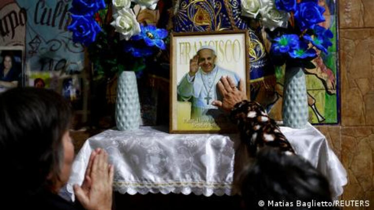 Ένας χρόνος χωρίς τον Πάπα των τελευταίων και των ξεχασμένων