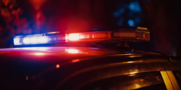 Ενδοοικογενειακή βία στον Νέο Κόσμο: 51χρονος χτύπησε τη μητέρα του και ταμπουρώθηκε στο διαμέρισμα