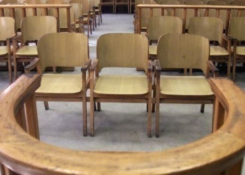 Ένωση Εισαγγελέων Ελλάδος για Τέμπη: Δικηγόρος καλυπτόμενη από τη βουλευτική ασυλία, ασχημονεί και παρανομεί