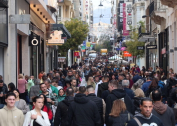Εορταστικό ωράριο: Πώς θα λειτουργήσουν σούπερ μάρκετ και καταστήματα σήμερα και αύριο