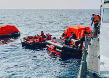 Επαναπατρίζονται οι διασωθέντες Ιρανοί από τη βύθιση της φρεγάτας IRIS Dena από αμερικανικό υποβρύχιο