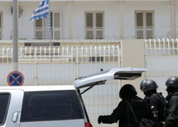 Επιχείρηση της ΕΛΑΣ στον Κορυδαλλό – Κατασχέθηκαν κινητά και ναρκωτικά