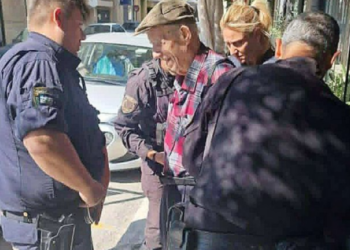 Επίθεση σε ΕΦΚΑ και Πρωτοδικείο: Ο 89χρονος άφησε βαλίτσα με 3.000 ευρώ σε ταξί