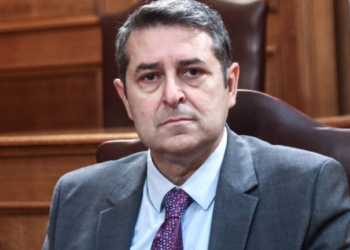 Εξακολουθεί να νοσηλεύεται στη ΜΕΘ ο Γιώργος Μυλωνάκης – Κρίσιμη αλλά σταθερή η κατάσταση της υγείας του