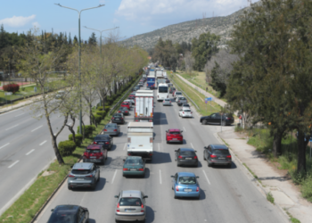 Έξοδος Πάσχα: Ιδιαίτερα αυξημένη η κίνηση στην Αθηνών- Κορίνθου