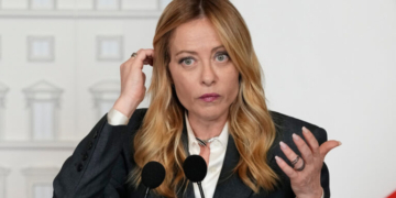 «Φασιστικό σκουπίδι»: Η Ρώμη εγκάλεσε τον Ρώσο πρέσβη, μετά από προσβολές παρουσιαστή κατά της Μελόνι