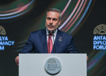 Φιντάν: Η Τουρκία θα μπορούσε να συμμετάσχει στην αποναρκοθέτηση του Ορμούζ