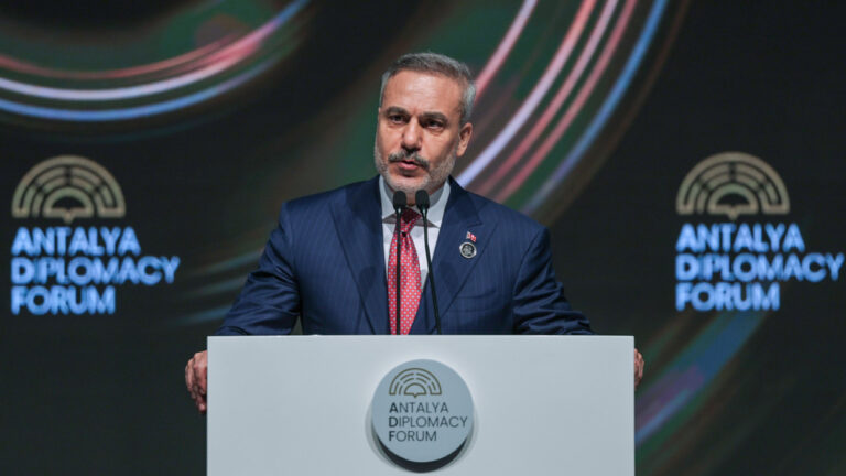 Φιντάν: Η Τουρκία θα μπορούσε να συμμετάσχει στην αποναρκοθέτηση του Ορμούζ