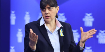 Φόρουμ Δελφών: Παρακολουθήστε live τη συζήτηση της Λάουρα Κοβέσι με τον δημοσιογράφο Παύλο Τσίμα