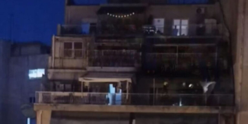 Φωτιά σε διαμέρισμα στο Μεταξουργείο: Κινητοποιήθηκε η Πυροσβεστική - Δείτε βίντεο