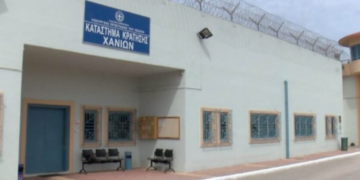 Φωτιά τη νύχτα στις φυλακές της Αγυιάς - Τέσσερις κρατούμενοι στο νοσοκομείο για εξετάσεις