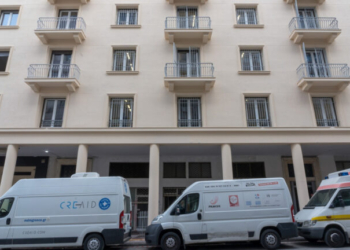 Γεύματα σε ωφελούμενους του Πολυδύναμου Κέντρου Αστέγων του δήμου Αθηναίων