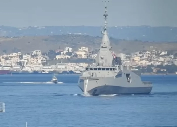 Για πρώτη φορά η φρεγάτα «Κίμων» στο λιμάνι του Πειραιά - Δείτε βίντεο