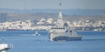 Για πρώτη φορά η φρεγάτα «Κίμων» στο λιμάνι του Πειραιά - Δείτε βίντεο