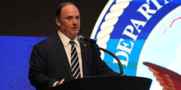 Γιατί ο Τραμπ απέλυσε ξαφνικά τον υπουργό Ναυτικού: «Είχε κάποιες συγκρούσεις...»