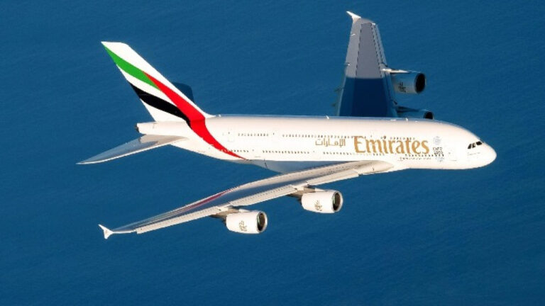 H Emirates απαγορεύει στους Ιρανούς πολίτες να εισέρχονται ή να περνούν από τα ΗΑΕ