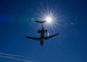 Η ΕΕ αρνείται την ύπαρξη κρίσης στα καύσιμα αεροσκαφών