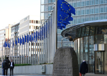 Η ΕΕ προειδοποιεί τις χώρες των Δυτικών Βαλκανίων: Κίνδυνος απώλειας χρηματοδότησης χωρίς μεταρρυθμίσεις