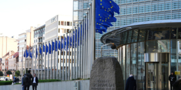 Η ΕΕ προειδοποιεί τις χώρες των Δυτικών Βαλκανίων: Κίνδυνος απώλειας χρηματοδότησης χωρίς μεταρρυθμίσεις