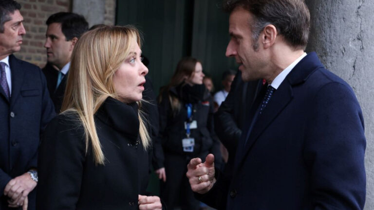 Η Ευρώπη αντιστέκεται στις στρατιωτικές επιχειρήσεις των ΗΠΑ, ενώ αυξάνονται οι ανησυχίες για τον πόλεμο στο Ιράν