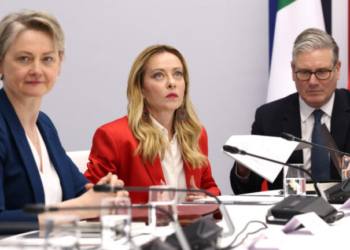 Η Μελόνι τονίζει ότι είναι ζωτικής σημασίας να εγκαταλείψει το Ιράν τις πυρηνικές φιλοδοξίες του