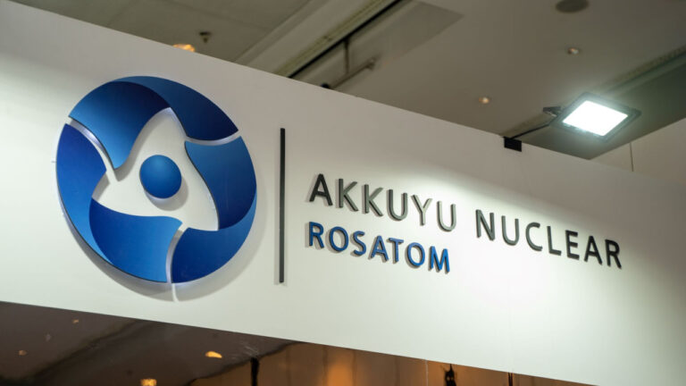 Η ρωσική Rosatom σε συνομιλίες με τουρκικές εταιρείες για μερίδια στον πυρηνικό σταθμό του Άκουγιου
