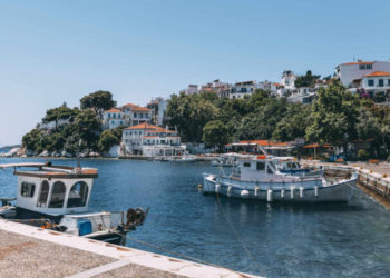 Η Σκιάθος μετατρέπεται σε «κόμβο ανθεκτικότητας» με πρόγραμμα του ΕΜΠ