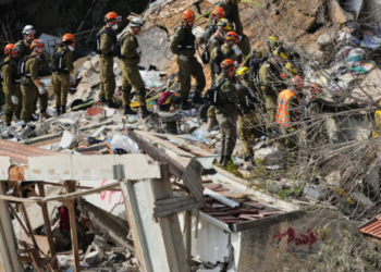 Η Τεχεράνη απορρίπτει την προθεσμία Τραμπ για το Ορμούζ και απειλεί με αντίποινα – Νεκροί σε Ιράν και Ισραήλ από χτυπήματα