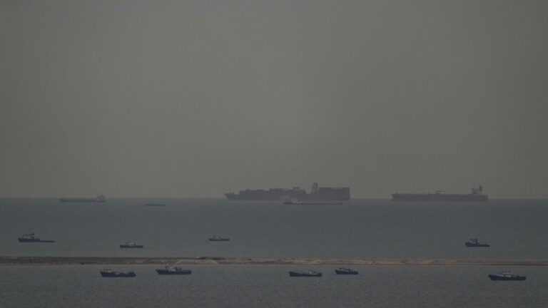 Η Τεχεράνη επιβάλλει περιορισμούς διέλευσης στο Στενό του Ορμούζ