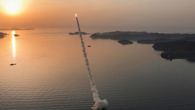 Η Βόρεια Κορέα εκτόξευσε 5 βαλλιστικούς πυραύλους