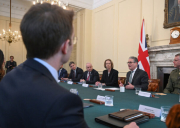 Η Βρετανία δεν θα συμμετάσχει σε κανέναν αποκλεισμό του Στενού του Ορμούζ από τον Τραμπ