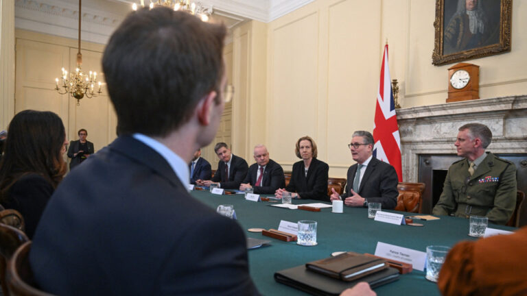 Η Βρετανία δεν θα συμμετάσχει σε κανέναν αποκλεισμό του Στενού του Ορμούζ από τον Τραμπ