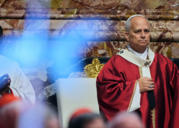 «Ιερά πυρά» Πάπα κατά Τραμπ: «Χειραγωγούν τη θρησκεία στο όνομα του Θεού σύροντας ό,τι είναι ιερό στη βρομιά»
