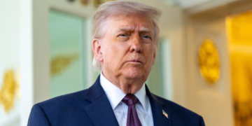 ΗΠΑ: Δικαστής αμφισβητεί τη συνταγματικότητα της προσφυγής του Τραμπ εναντίον της εφορίας