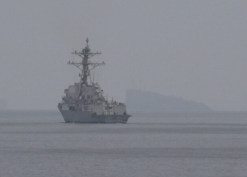 ΗΠΑ: Δύο πλοία του πολεμικού ναυτικού έχουν ξεκινήσει την εκκαθάριση ναρκών στο Ορμούζ