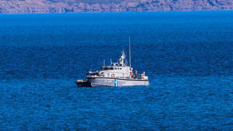 Ηράκλειο: Τρεις λέμβοι με 94 μετανάστες νότια της Κρήτης – Μεταφορά στους Καλούς Λιμένες