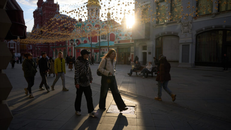 «Ήρθε η ώρα να ζήσεις στη Ρωσία»: Η Μόσχα προσπαθεί να προσελκύσει ξένους εργαζόμενους