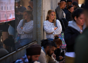 Ισπανία: Μετανάστες σπεύδουν μαζικά να υποβάλουν αίτηση στο νέο πρόγραμμα νομιμοποίησης