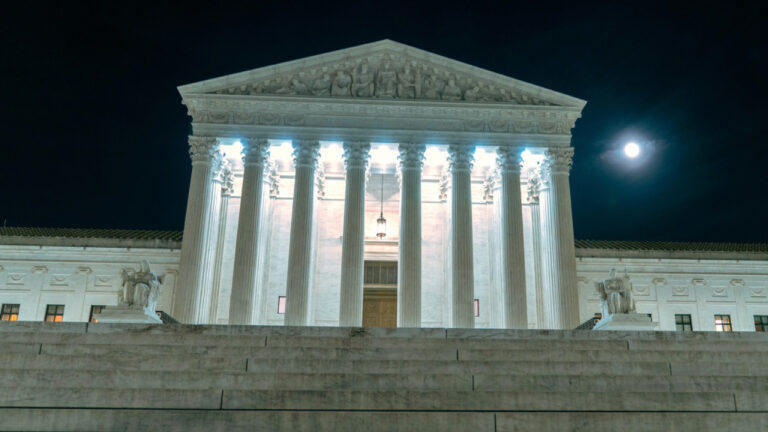 Ιστορική παρουσία Τραμπ στη συνεδρίαση του Ανώτατου Δικαστηρίου για το «δίκαιο του εδάφους»