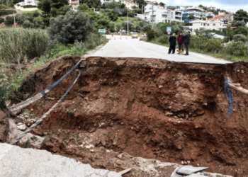 Κακοκαιρία Erminio: Καταστροφές και απεγκλωβισμοί στον περιμετρικό της Πεντέλης