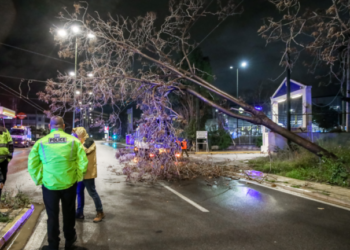 Κακοκαιρία Erminio: Πτώσεις δέντρων και αντλήσεις υδάτων στην Αττική - Σε «RED CODE» πολλές περιοχές της χώρας - Live η πορεία της