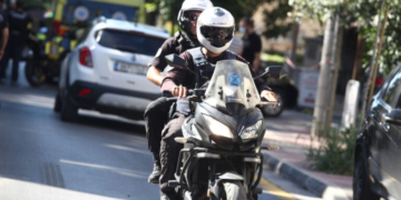 Καλλιθέα: Εμπρηστικός μηχανισμός έξω από τα γραφεία του ΕΦΚΑ