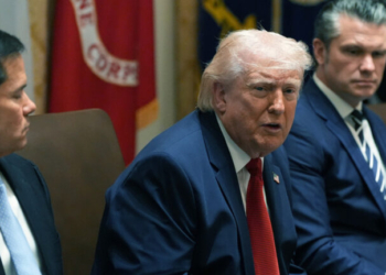 Κορώνα ή γράμματα: Οι στόχοι του Τραμπ για τον πόλεμο στο Ιράν αλλάζουν συνεχώς