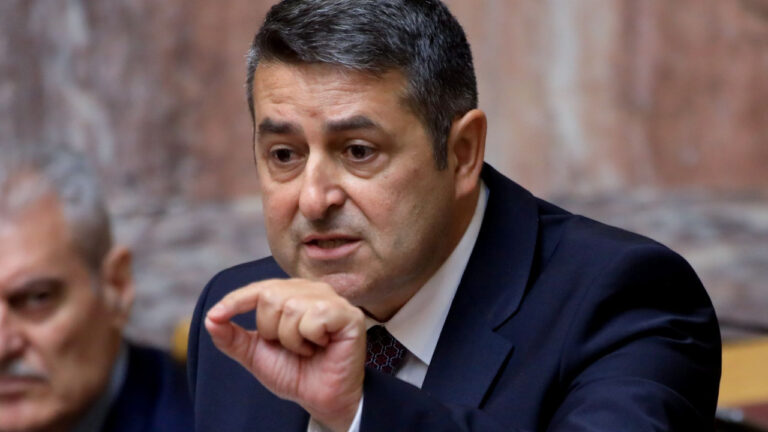 Κρίσιμες οι επόμενες ημέρες για την υγίεια του Γιώργου Μυλωνάκη - Μειώνουν τα φάρμακα καταταστολής οι γιατροί