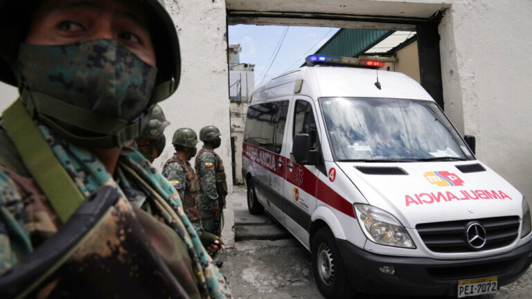 Λεωφορείο έπεσε σε χαράδρα στον Ισημερινό, 14 νεκροί και 29 τραυματίες