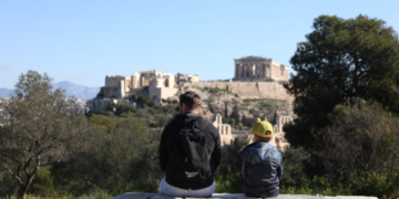 Λόφος Φιλοπάππου: Άνδρας επιτέθηκε με μεταλλικό αντικείμενο και τραυμάτισε 60χρονο και 59χρονο