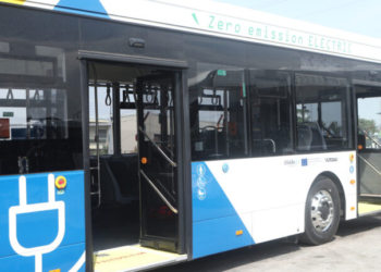 Μάχη για τη ζωή του δίνει ο 17χρονος που παρασύρθηκε από λεωφορείο στον Πειραιά – Τι υποστήριξε ο οδηγός